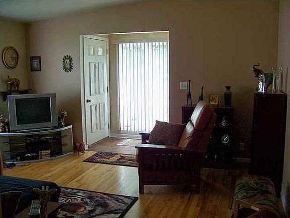 Lovely Wood Floors in LR