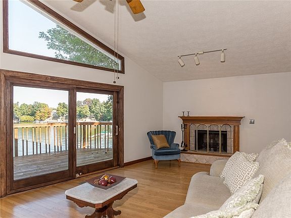 4th image of 1360 Bayswater Ln