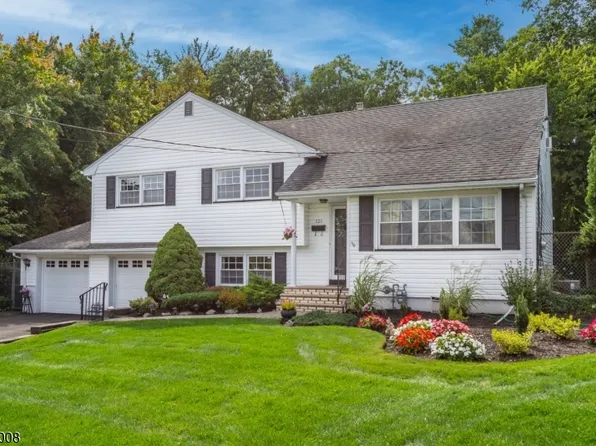 121 Bender Dr, Clifton City, NJ 07013
