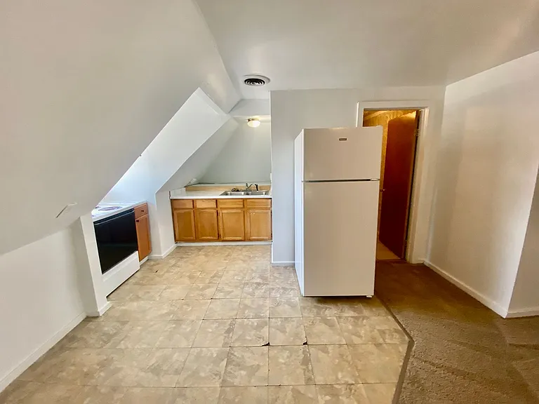 603 W Cross St — Photo 14