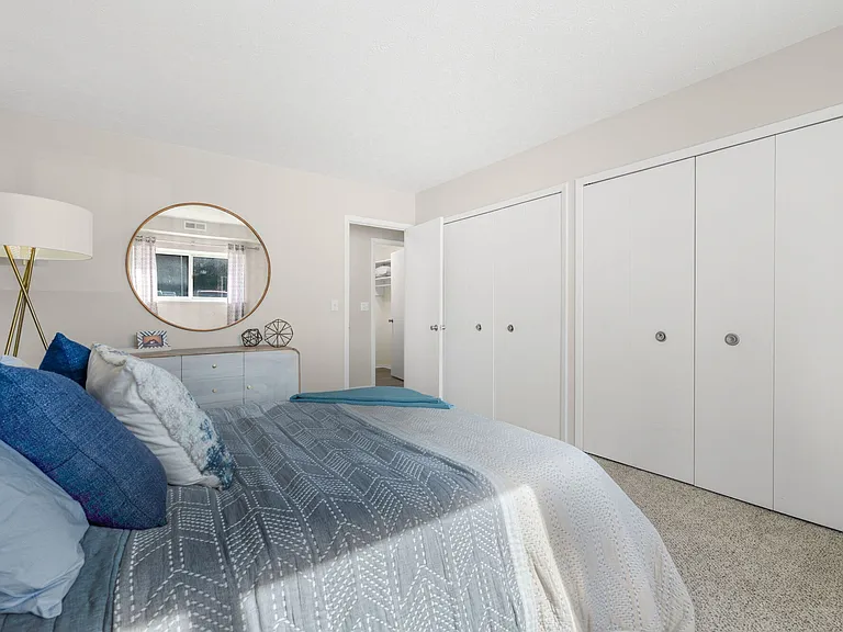 THE VANTAGE APARTMENTS — Photo 8
