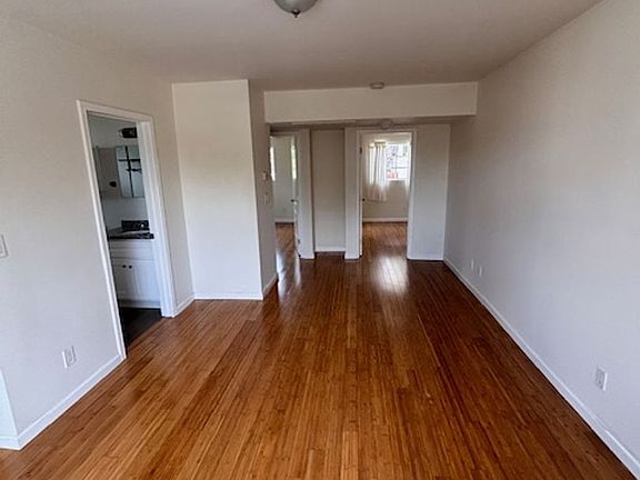 5th image of 1824-1828 Montrose St #1