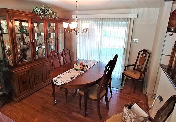 3rd image of 414 Kennedy Dr