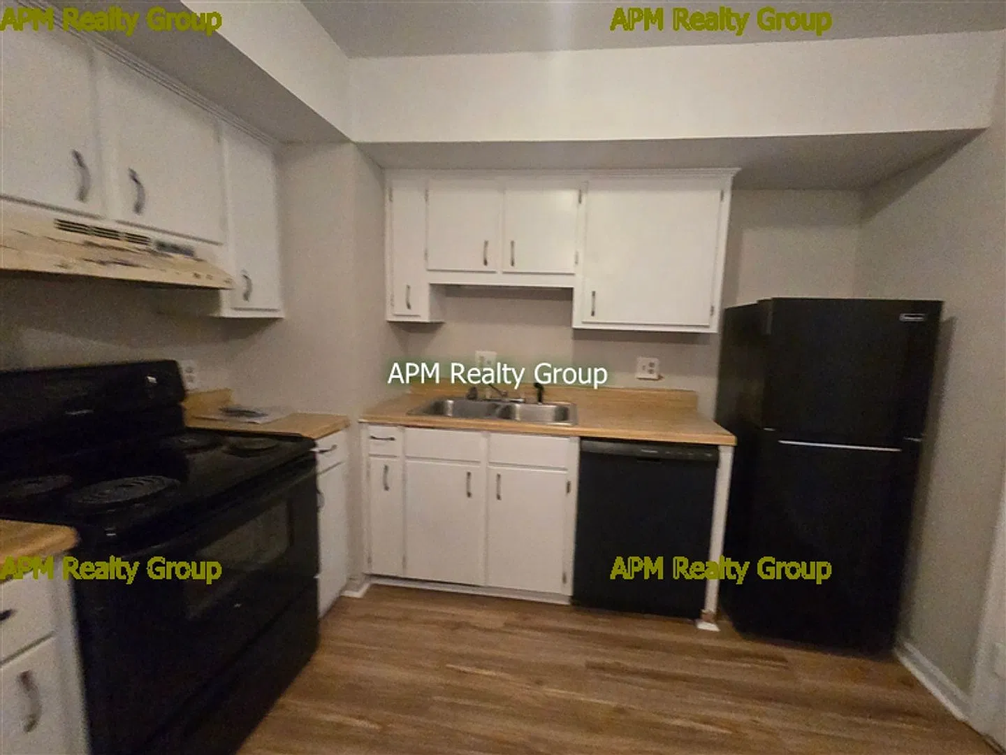 Charming 2 Bedroom 1.5 Bath — Photo 4