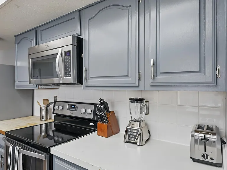 3454 Livingston Ln — Photo 16