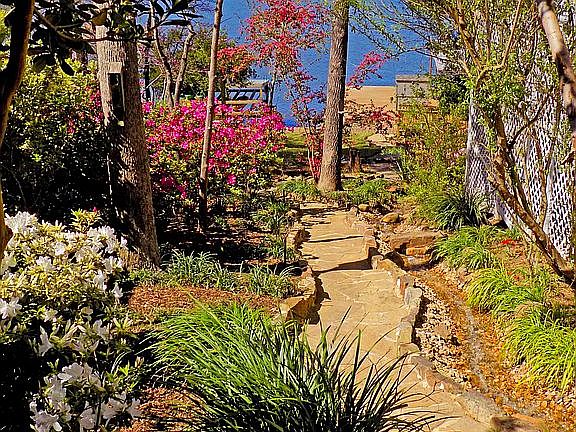 Walkway with working stream