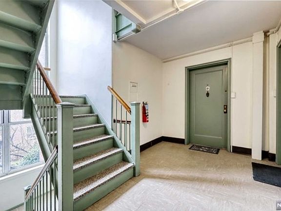 4th image of 40 Glenwood Ave #2B-202