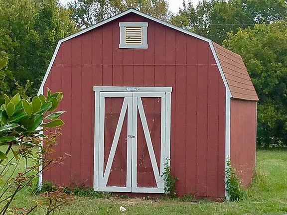 24' barn w/ lots of storage