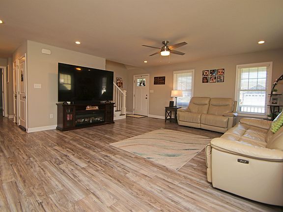 5th image of 224 Spring Run Ln
