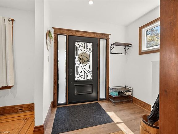 5th image of 28 Ashford Blvd
