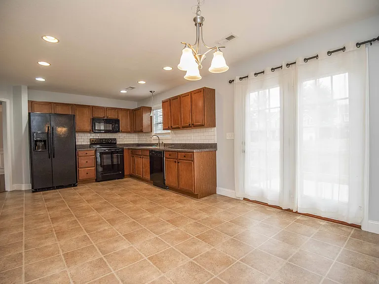 1509 Chariot Ln #H — Photo 6