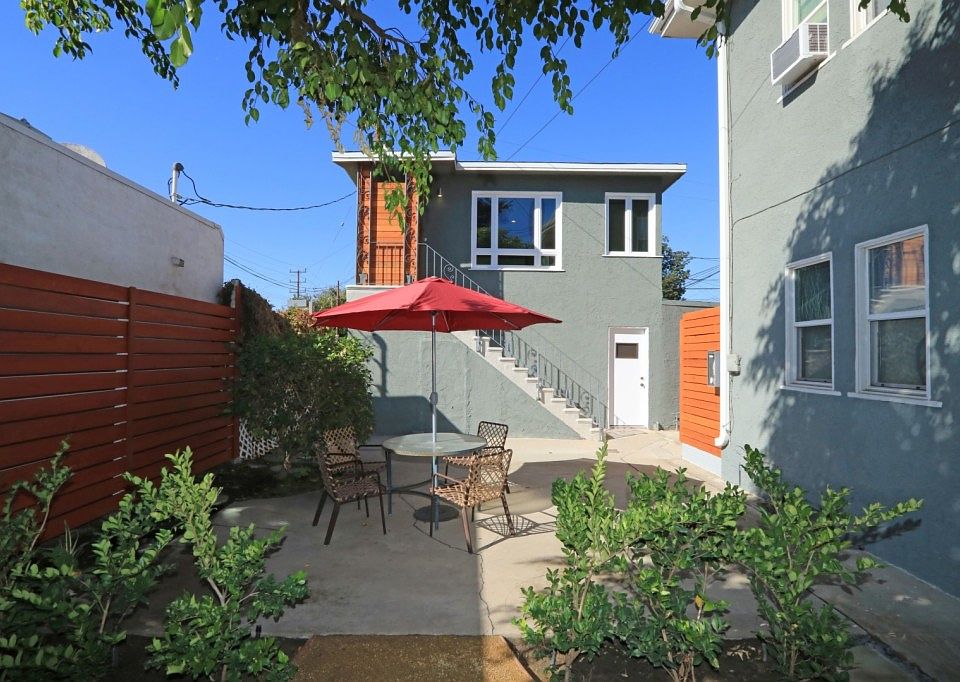 1st image of 429 W Alameda Ave