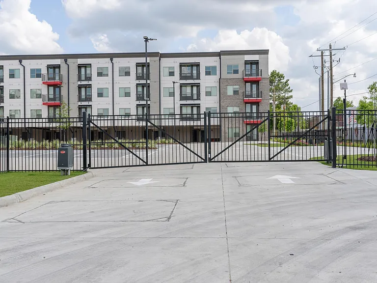 Motor City Apartments — Photo 33