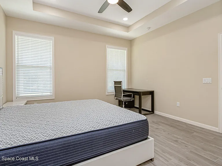 209 E Avenue B — Photo 20