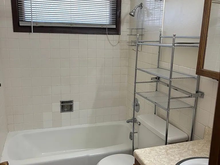 1609 D Street — Photo 11