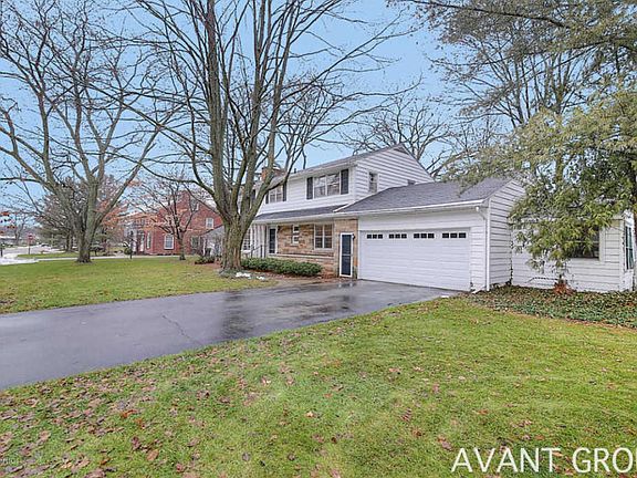 3rd image of 3131 Brentwood Dr SE