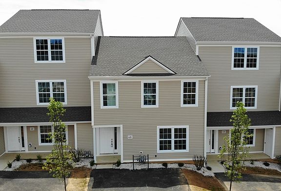 2nd image of 620 Pin Oak Dr
