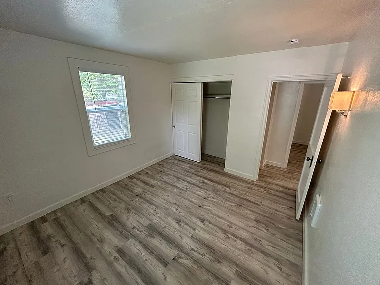 3112 W South Loop Ave — Photo 20
