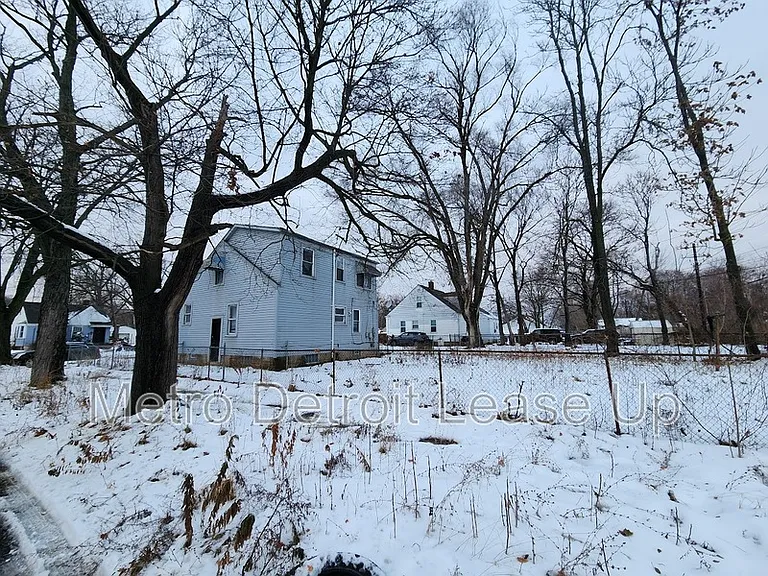 12000 Plainview Ave — Photo 10