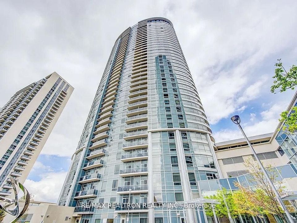 1st image of 135 Village Green Sq #824