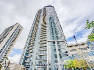 135 Village Green Sq #824, Toronto, ON M1S 0G4