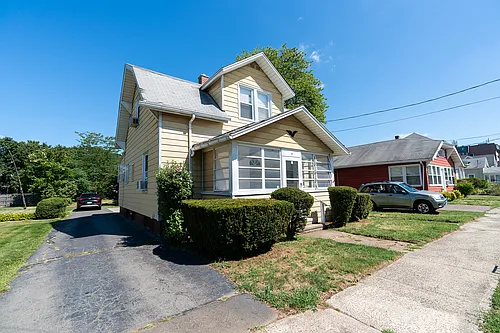 117 School St Photo 1