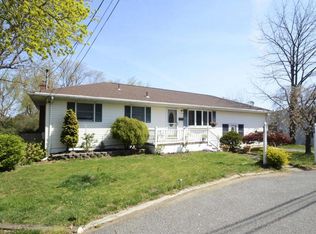 341 Leonardville Rd, Belford, NJ 07718