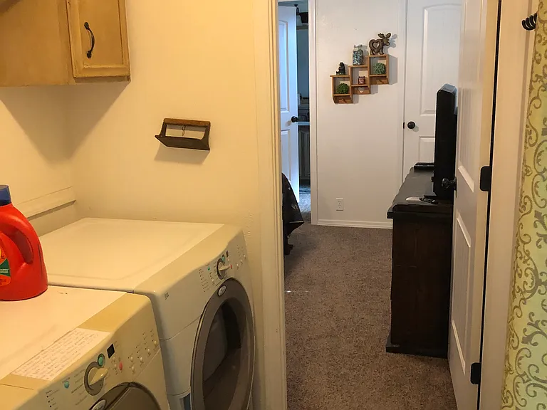 720 W 3 N — Photo 24