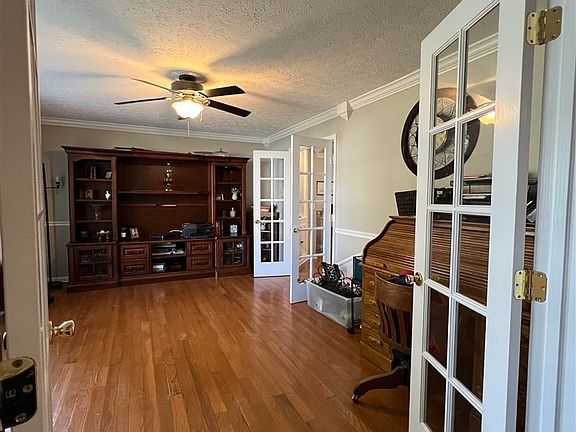 3rd image of 305 Elmer Dr