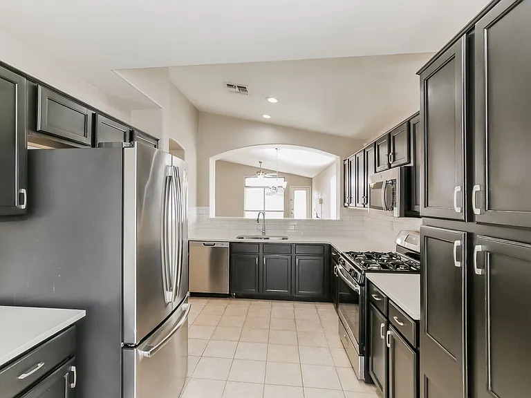 13324 W Maui Ln — Photo 7