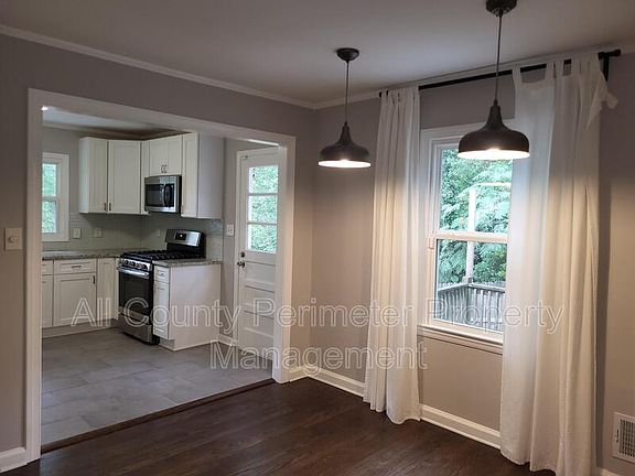 3rd image of 483 Hyde Dr NE