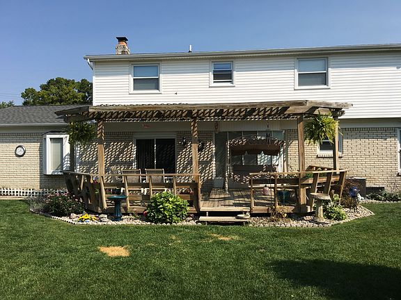 4th image of 54601 Arrowhead Dr