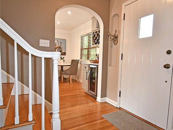 3rd image of 75 Iroquois Dr