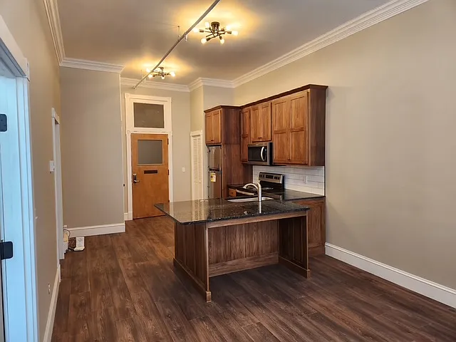 Building Photo - 17 Seneca St #204