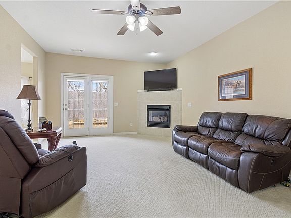 5th image of 2 Hudson Ln