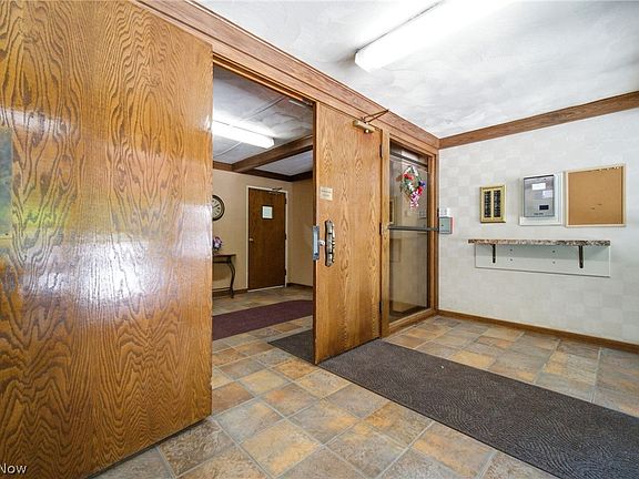 5th image of 520 Meredith Ln APT 516