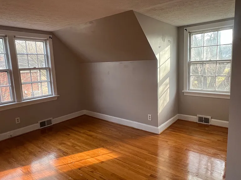 1119 Chestnut Hill Dr — Photo 6