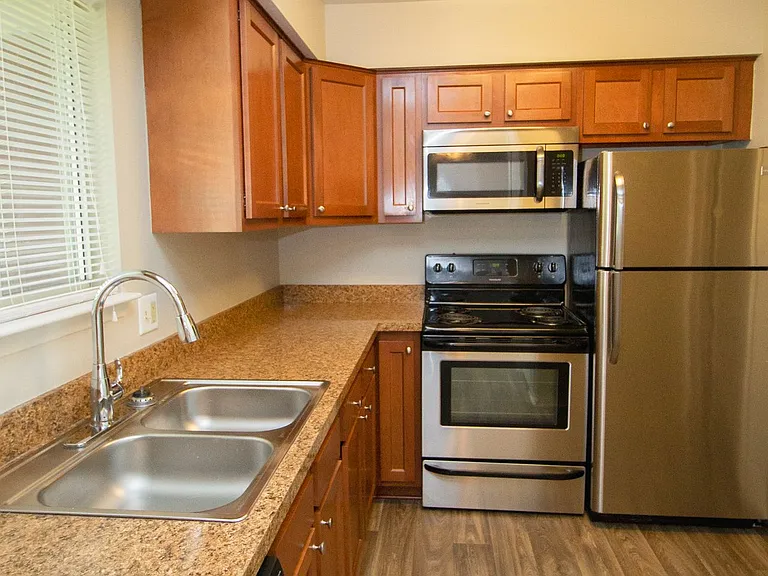 Whispering Winds Apartments — Photo 13