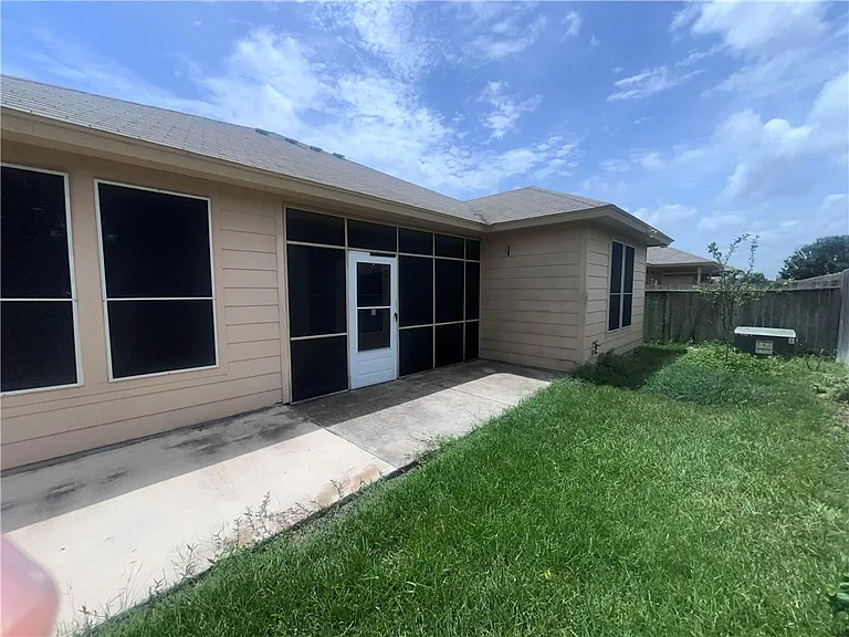2113 Anacua St — Photo 21
