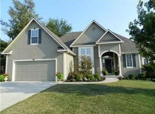 15411 Crimson St, Basehor, KS 66007