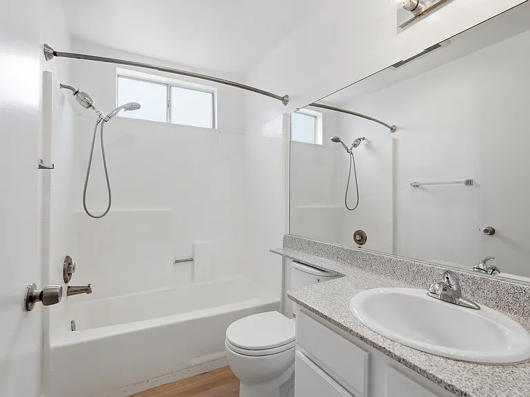 908 S Shenandoah St #104 — Photo 24
