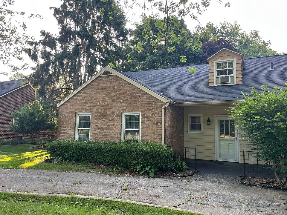 3323 Lakeshore Dr
