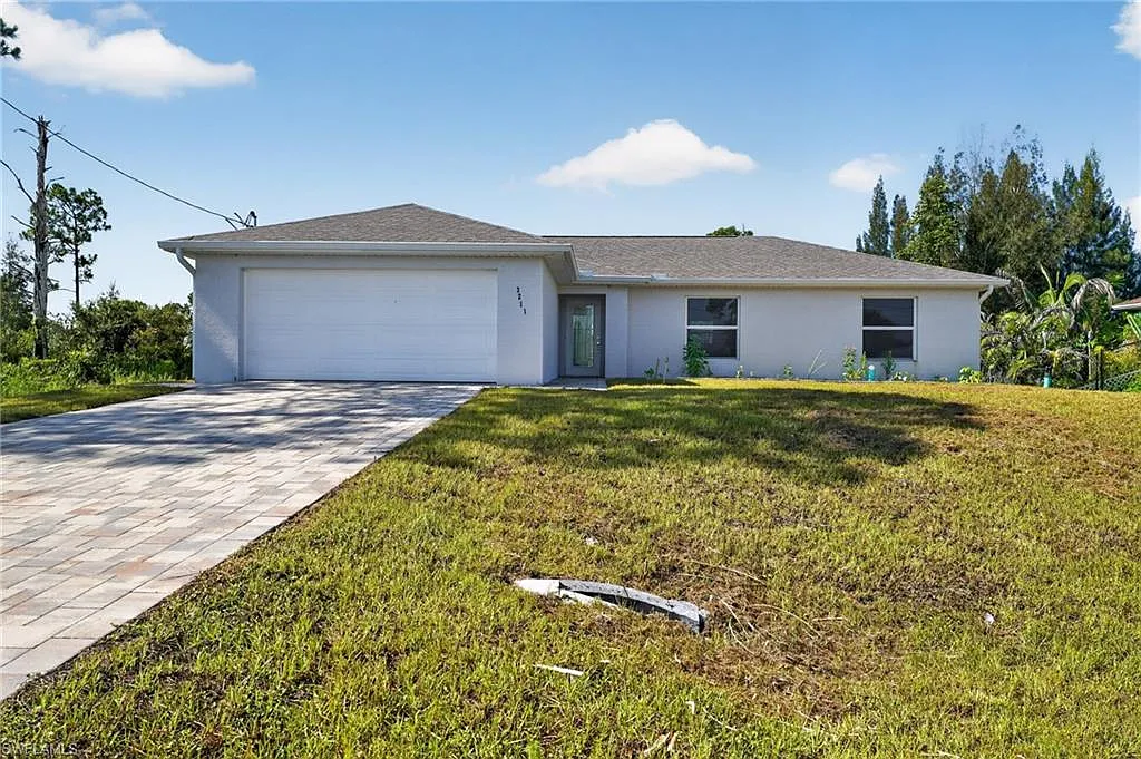 3 bed, 2.0 bath, 1363 sqft, $2,200 — Photo 1