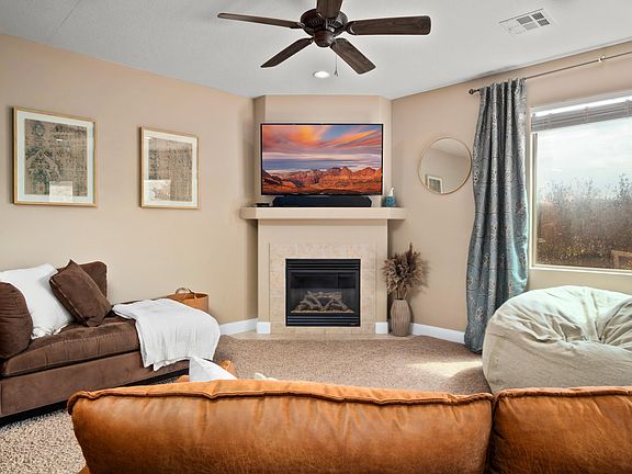 5th image of 840 N Main St