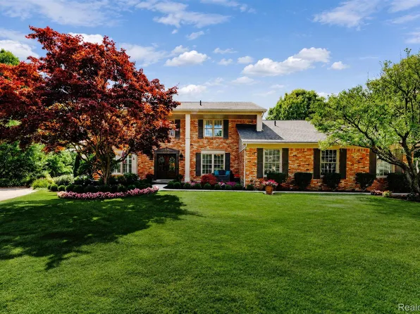 3313 Salem Ct, Rochester Hills, MI 48306