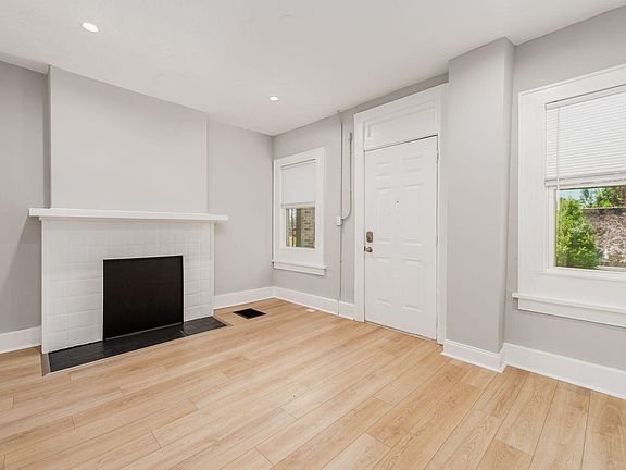 4th image of 990 Heyl Ave
