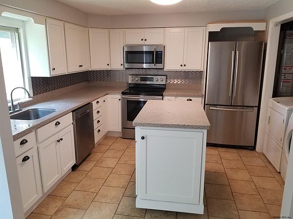 5th image of 7A Woodcliffe Dr #A