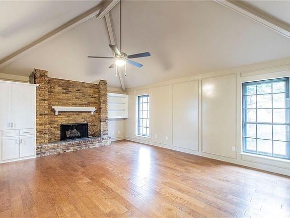 4th image of 2509 Lawndale Dr