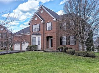 4 Cottonwood Ct, Clinton, NJ 08809