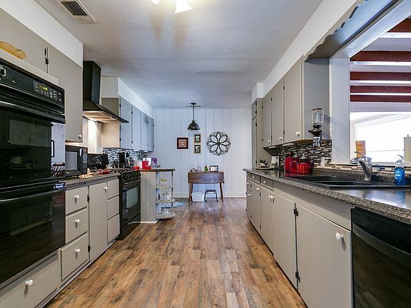 4th image of 104 La Salle Dr